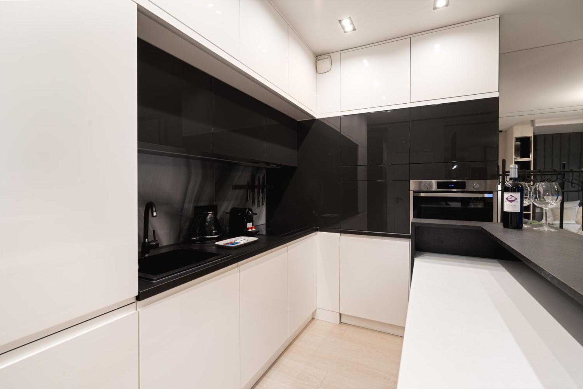 Golden -city Center - Mennica Apartment *